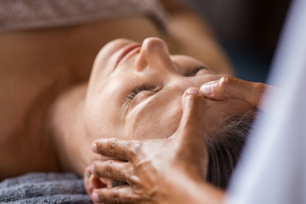 Girl is getting head massage