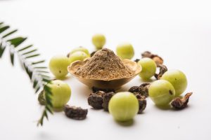 amla with bowl of amla powder