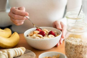 women is eating healthy food 