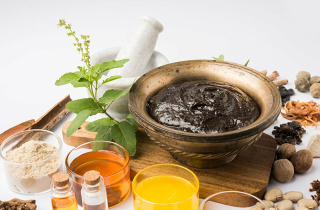 ayurvedic leaves and ingredients 